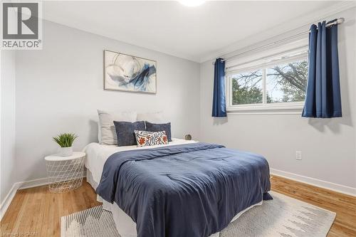 694 Mullin Way, Burlington, ON - Indoor Photo Showing Bedroom