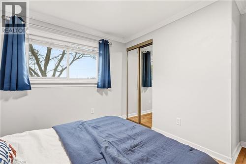 694 Mullin Way, Burlington, ON - Indoor Photo Showing Bedroom
