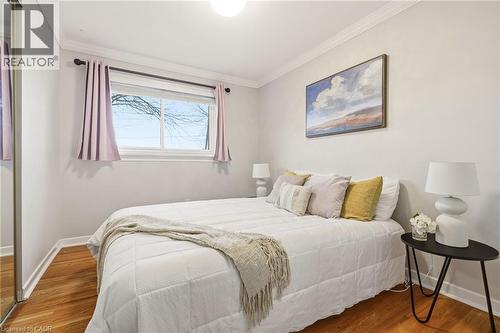 694 Mullin Way, Burlington, ON - Indoor Photo Showing Bedroom