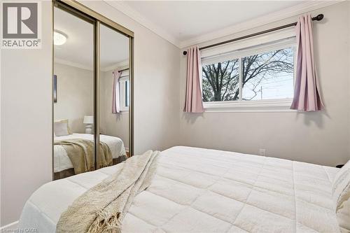 694 Mullin Way, Burlington, ON - Indoor Photo Showing Bedroom