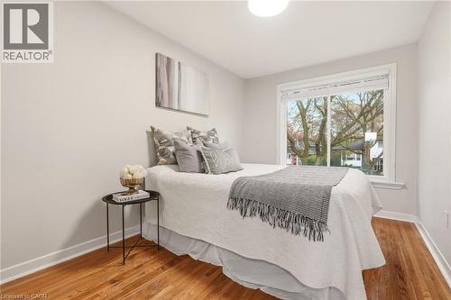 694 Mullin Way, Burlington, ON - Indoor Photo Showing Bedroom