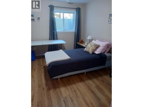 318 8Th Avenue, Creston, BC - Indoor Photo Showing Bedroom