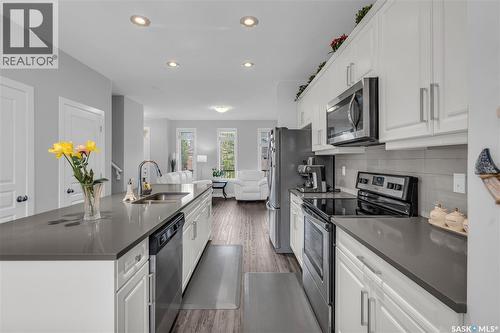 219 Newton Link, Saskatoon, SK - Indoor Photo Showing Kitchen With Stainless Steel Kitchen With Double Sink With Upgraded Kitchen
