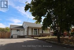 130 MAYFIELD DRIVE Oakville, ON L6H 1K7
