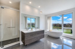 2189 Rue des Montérégiennes  Montréal (Saint-Laurent), QC H4R 1V9