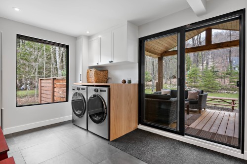 Hall d'entrée/Vestibule - 286 Ch. Bréard, Mont-Tremblant, QC - Indoor Photo Showing Laundry Room