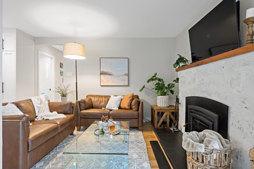 Salon - 286 Ch. Bréard, Mont-Tremblant, QC - Indoor Photo Showing Living Room With Fireplace