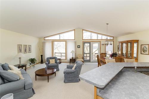48 30 Bradford Road, Carman, MB - Indoor Photo Showing Living Room