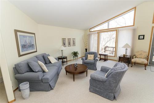 48 30 Bradford Road, Carman, MB - Indoor Photo Showing Living Room
