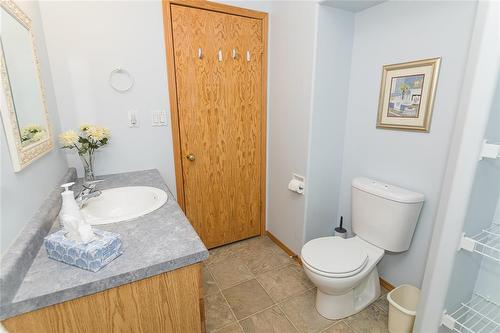 48 30 Bradford Road, Carman, MB - Indoor Photo Showing Bathroom