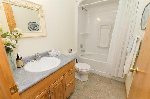 48 30 Bradford Road, Carman, MB - Indoor Photo Showing Bathroom