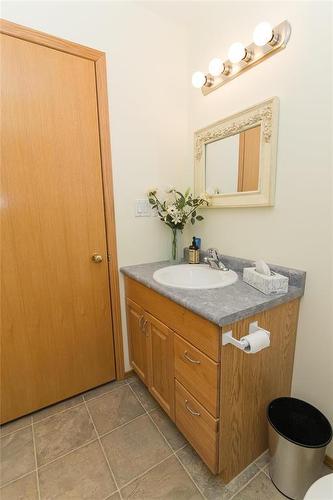 48 30 Bradford Road, Carman, MB - Indoor Photo Showing Bathroom