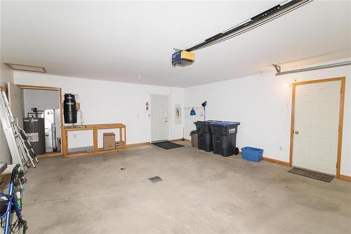 48 30 Bradford Road, Carman, MB - Indoor Photo Showing Garage