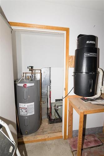 48 30 Bradford Road, Carman, MB - Indoor
