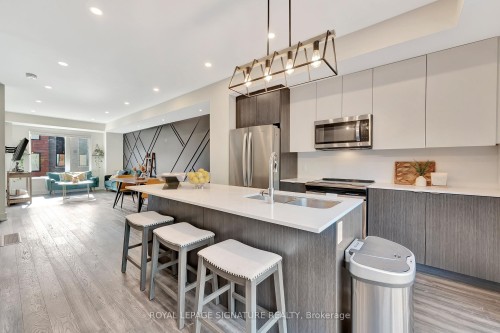 4-107 Concession Street, Cambridge, ON - Indoor Photo Showing Kitchen With Double Sink With Upgraded Kitchen