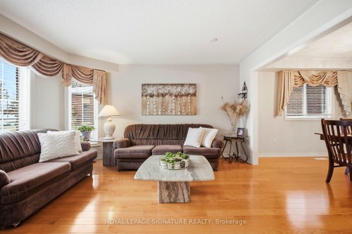 52 Durham Street, Halton Hills, ON - Indoor Photo Showing Living Room