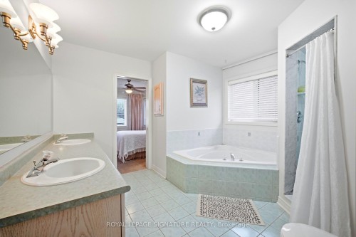 52 Durham Street, Halton Hills, ON - Indoor Photo Showing Bathroom