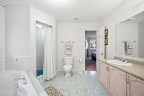 52 Durham Street, Halton Hills, ON - Indoor Photo Showing Bathroom