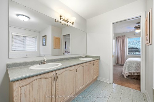 52 Durham Street, Halton Hills, ON - Indoor Photo Showing Bathroom