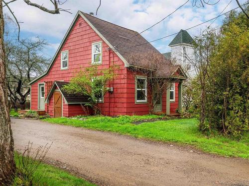 74 Highland Avenue  Wolfville, NS B4P 1Z6