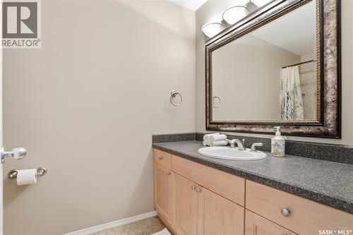 1426B C Avenue N, Saskatoon, SK - Indoor Photo Showing Bathroom