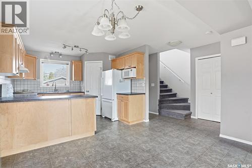 1426B C Avenue N, Saskatoon, SK - Indoor Photo Showing Kitchen