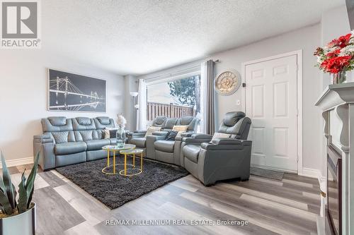 52 Village Court, Brampton, ON - Indoor Photo Showing Living Room