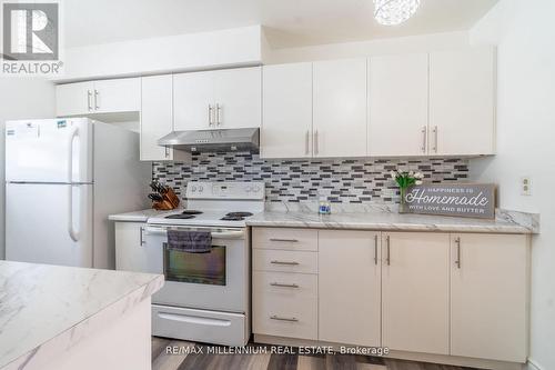 52 Village Court, Brampton, ON - Indoor Photo Showing Kitchen