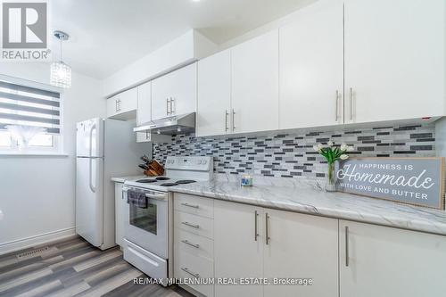 52 Village Court, Brampton, ON - Indoor Photo Showing Kitchen