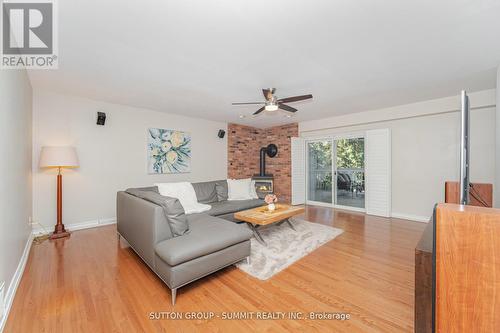 1175 Kane Road, Mississauga, ON - Indoor Photo Showing Living Room