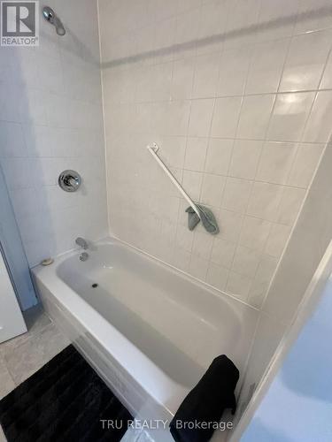 3 - 384 Blake Boulevard, Ottawa, ON - Indoor Photo Showing Bathroom