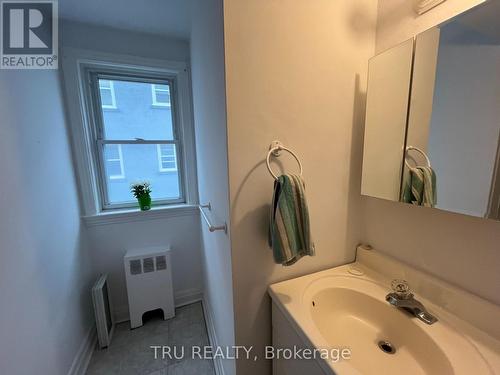 3 - 384 Blake Boulevard, Ottawa, ON - Indoor Photo Showing Bathroom