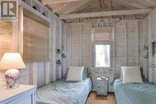 Cozy for guests - 1 Rose Island, Gravenhurst (Morrison), ON - Indoor Photo Showing Bedroom