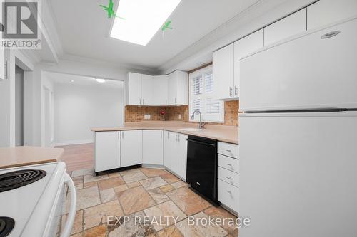 2065 Westfield Drive, Mississauga, ON - Indoor Photo Showing Kitchen