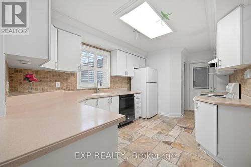2065 Westfield Drive, Mississauga, ON - Indoor Photo Showing Kitchen