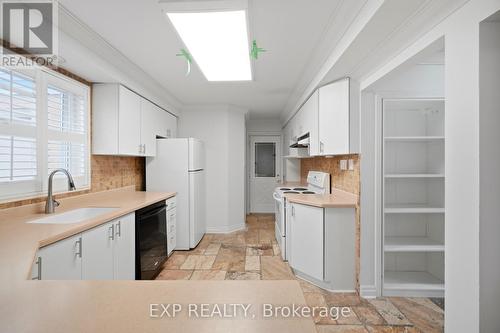2065 Westfield Drive, Mississauga, ON - Indoor Photo Showing Kitchen