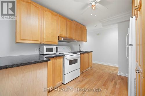 2065 Westfield Drive, Mississauga, ON - Indoor Photo Showing Kitchen