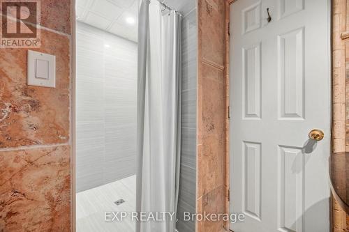 2065 Westfield Drive, Mississauga, ON - Indoor Photo Showing Bathroom