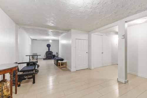 Family Room - 16 Rue André, Montpellier, QC - Indoor