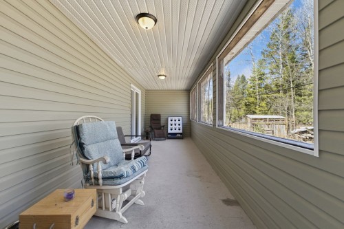 Sun Room - 16 Rue André, Montpellier, QC - Outdoor With Deck Patio Veranda With Exterior
