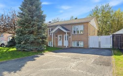 1408  - 1410 Rue Pinard  Longueuil (Saint-Hubert), QC J3Z 0E9