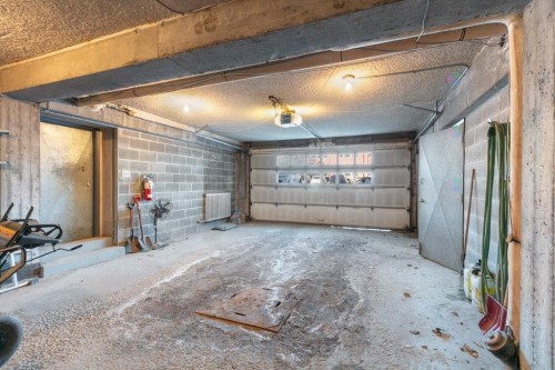 Garage - 5025 Rue Foster, Waterloo, QC - Indoor Photo Showing Garage
