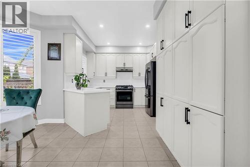 3377 Destination Drive, Mississauga, ON - Indoor Photo Showing Kitchen