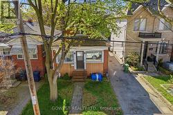 60 WARREN CRESCENT  Toronto, ON M6S 4S2