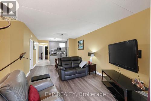 102 - 222 First Street E, Cornwall, ON - Indoor Photo Showing Living Room