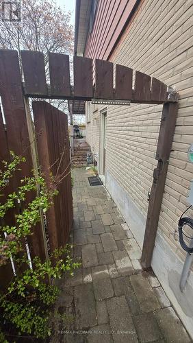 Lower Level - 106 Springdale Crescent, Oshawa, ON - Outdoor