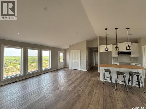 10 Jesse Bay, Last Mountain Lake, SK - Indoor
