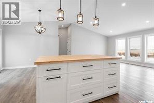 10 Jesse Bay, Last Mountain Lake, SK - Indoor