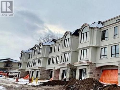 Th 3 - 15 Lake Street, Grimsby, ON - Outdoor