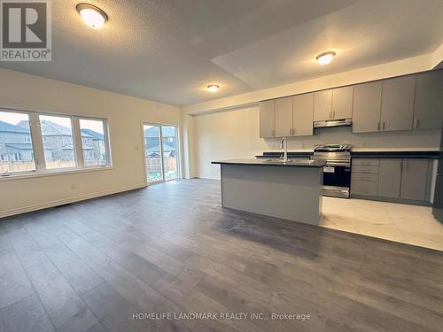 41 Sapphire Way, Thorold, ON - Indoor Photo Showing Kitchen